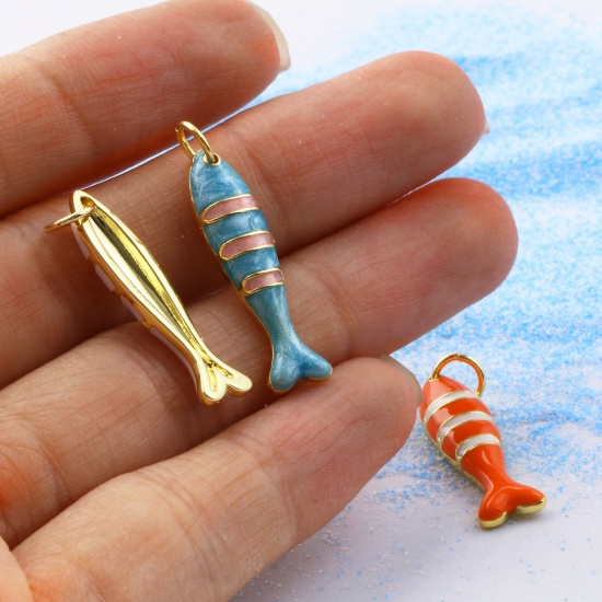 Immagine di 1 Pz Ecologico Ottone Ciondoli 18K Vero Oro Placcato Smalto Pesce Striscia 27mm x 6.5mm