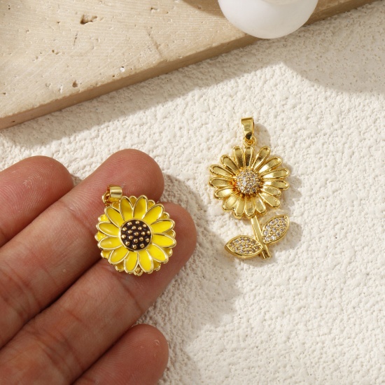 Immagine di 2 Pz Ecologico Ottone Ciondoli Pendenti 18K Vero Oro Placcato Fiore Margherita
