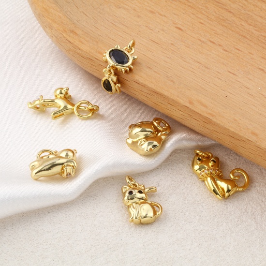 Immagine di 2 Pz Ecologico Ottone + Zircone Cubico Ciondoli 18K Vero Oro Placcato Gatto