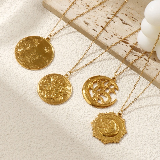 Image de Collier à Breloques Plaqué Or Véritable 18K en 304 Acier Inoxydable Pour Femmes, Chaîne Maille Forçat 45cm + 5cm, Galaxie Vintage Cadeau, Revêtement sous Vide PVD Respectueux de l'Environnement, 1 Pièce