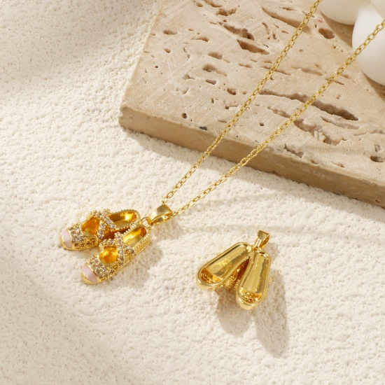 Immagine di 2 Pz Ecologico Ottone Abiti Ciondoli Pendenti 18K Vero Oro Placcato Smalto Scarpe di Balletto Madreperla Trasparente Cubic Zirconiae 25mm x 15mm