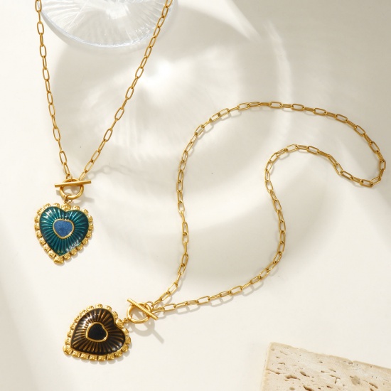 Изображение 18K настоящее золото с покрытием Цепочка зажимов Сердце Ожерелье с подвеской, 304 Нержавеющая Сталь 45см, Для женщин, С Эмалью День святого Валентина Элегантный подарок, Экологичное вакуумное PVD-покрытие, 1 ШТ