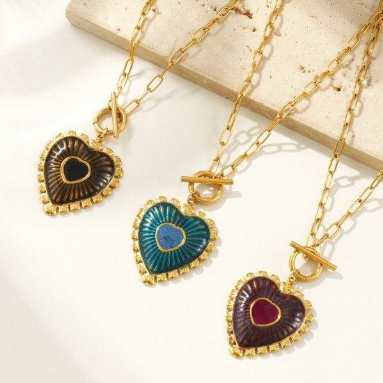 Изображение 18K настоящее золото с покрытием Цепочка зажимов Сердце Ожерелье с подвеской, 304 Нержавеющая Сталь 45см, Для женщин, С Эмалью День святого Валентина Элегантный подарок, Экологичное вакуумное PVD-покрытие, 1 ШТ