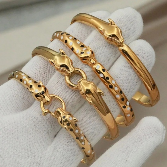 Picture of Wholesale 304 Stainless Steel Bangles Bracelets, 18K Gold Plated Vacuum Plating, Women's Stylish Retro Gift Jewelry Supply, 8cm Dia.