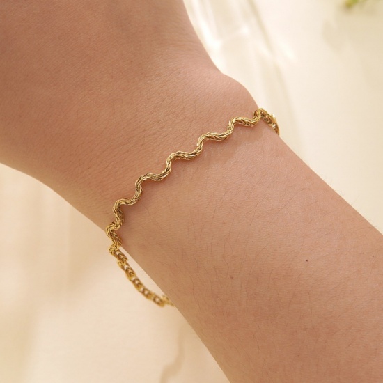 Picture of Wholesale Wave Link Chain Necklace & Bracelet, 18K Gold Plated 304 Stainless Steel, Women's Eco-friendly PVD Vacuum Plating Stylish Dainty Gift Jewelry For Retailer 1 Piece