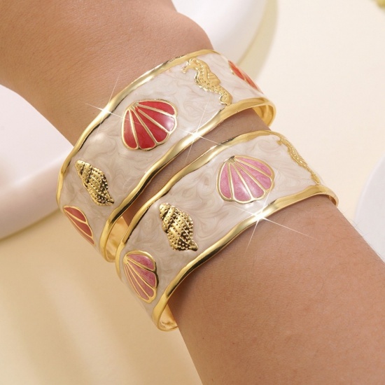 Image de Bracelet Manchette Jonc Semi-Ouvert En Gros Plaqué Or 18K en 304 Acier Inoxydable, Coquilles Émail Revêtement sous Vide PVD Respectueux de l'Environnement, aux Femmes Bijoux d'Océan À la Mode Cadeau Fournitures de Bijoux 5.5cm Dia., 1 Pièce