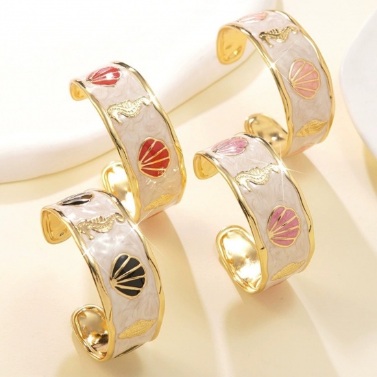 Image de Bracelet Manchette Jonc Semi-Ouvert En Gros Plaqué Or 18K en 304 Acier Inoxydable, Coquilles Émail Revêtement sous Vide PVD Respectueux de l'Environnement, aux Femmes Bijoux d'Océan À la Mode Cadeau Fournitures de Bijoux 5.5cm Dia., 1 Pièce