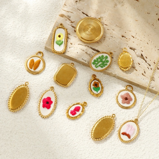 Immagine di 2 Pz PVD Ecologica Anti-Ossidante Ipoallergenico 304 Acciaio Inossidabile Ciondoli All'Ingrosso 18K Vero Oro Placcato Multicolore Geometrica Fiore Fatto Ricamato