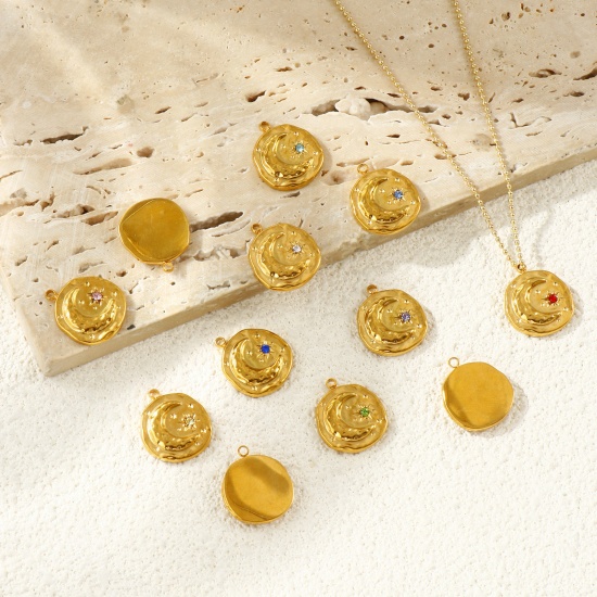 Imagen de 2 Unidades PVD Ecológico Impermeable Antioxidante Hipoalergénico 304 Acero Inoxidable & Circón Artificial Piedra De Nacimiento Colgantes Al Por Mayor 18K Oro Real Chapado Ronda Luna 17mm x 15mm