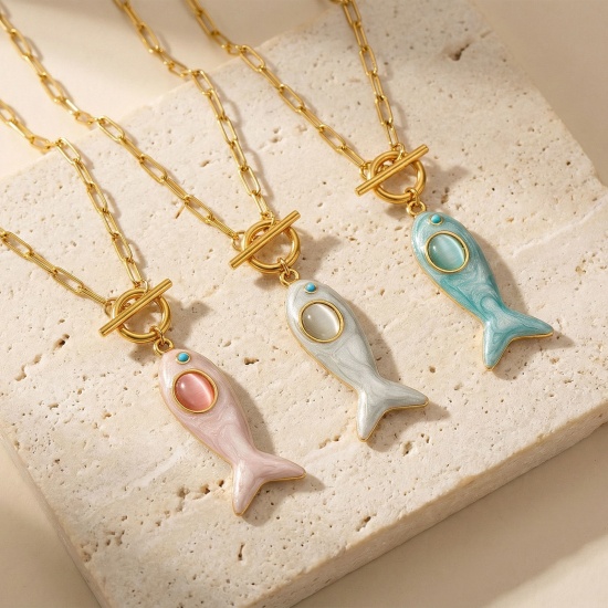 Immagine di Pesce Smalto Blu Strass Collana con Ciondolo All'Ingrosso, 18K Vero Oro Placcato 304 Acciaio Inossidabile Catena a Graffetta, Donne PVD Ecologica Impermeabile Anti-Ossidante Ipoallergenico Gioielli Oceanici Elegante Regalo Gioielli Per Rivenditore, 45cm Lunghezza, 1 Pz