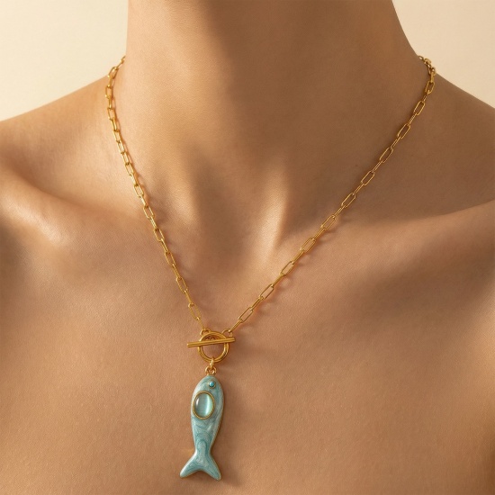 Immagine di Pesce Smalto Blu Strass Collana con Ciondolo All'Ingrosso, 18K Vero Oro Placcato 304 Acciaio Inossidabile Catena a Graffetta, Donne PVD Ecologica Impermeabile Anti-Ossidante Ipoallergenico Gioielli Oceanici Elegante Regalo Gioielli Per Rivenditore, 45cm Lunghezza, 1 Pz