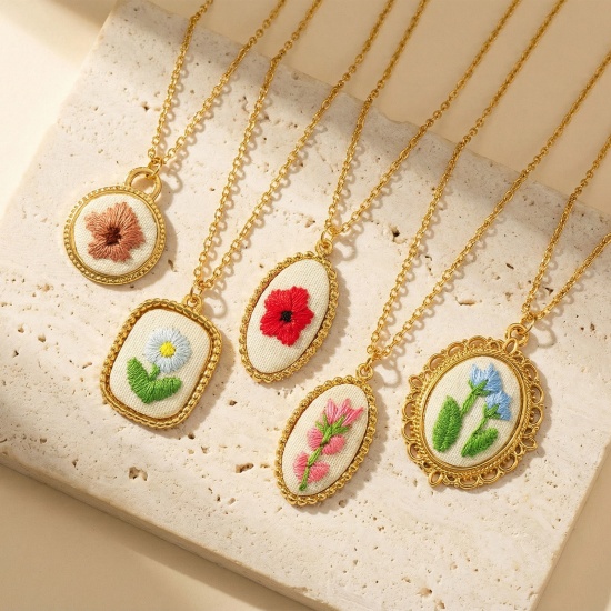 Immagine di Fiore Fatto Ricamato Collana con Ciondolo All'Ingrosso, 18K Vero Oro Placcato 304 Acciaio Inossidabile Catena a Cavo, Donne PVD Ecologica Anti-Ossidante Ipoallergenico Stile Pastorale Elegante Regalo Gioielli Per Rivenditore, 45cm + 5cm Lunghezza, 1 Pz