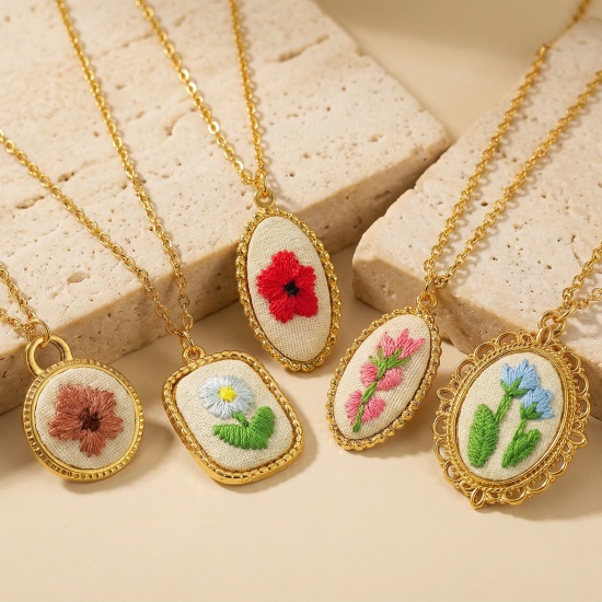 Immagine di Fiore Fatto Ricamato Collana con Ciondolo All'Ingrosso, 18K Vero Oro Placcato 304 Acciaio Inossidabile Catena a Cavo, Donne PVD Ecologica Anti-Ossidante Ipoallergenico Stile Pastorale Elegante Regalo Gioielli Per Rivenditore, 45cm + 5cm Lunghezza, 1 Pz