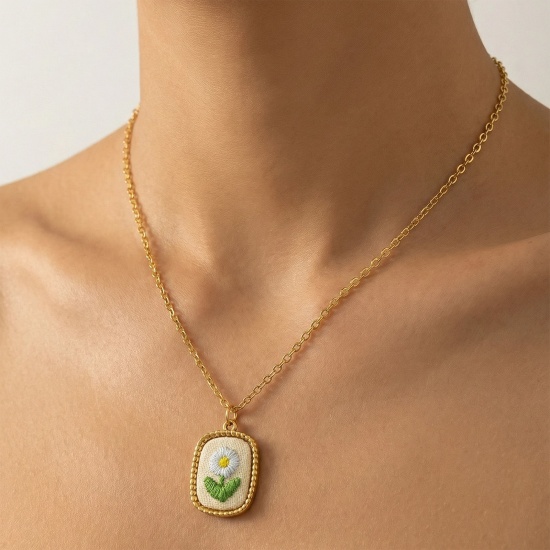 Immagine di Fiore Fatto Ricamato Collana con Ciondolo All'Ingrosso, 18K Vero Oro Placcato 304 Acciaio Inossidabile Catena a Cavo, Donne PVD Ecologica Anti-Ossidante Ipoallergenico Stile Pastorale Elegante Regalo Gioielli Per Rivenditore, 45cm + 5cm Lunghezza, 1 Pz