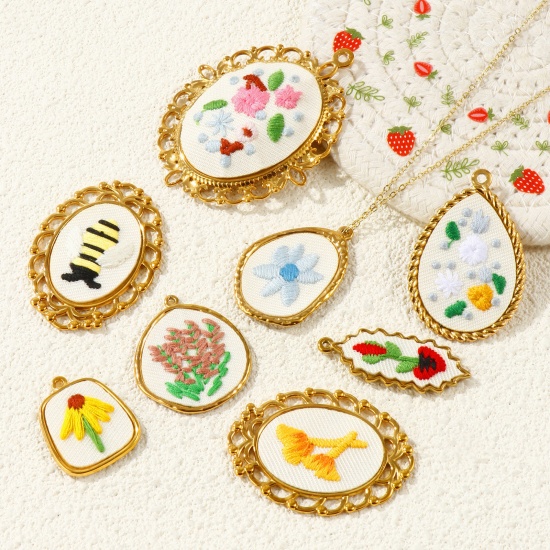 Immagine di 1 Pz PVD Ecologica Anti-Ossidante Ipoallergenico 304 Acciaio Inossidabile Ciondoli Pendenti All'Ingrosso 18K Vero Oro Placcato Multicolore Geometrica Fiore Fatto Ricamato
