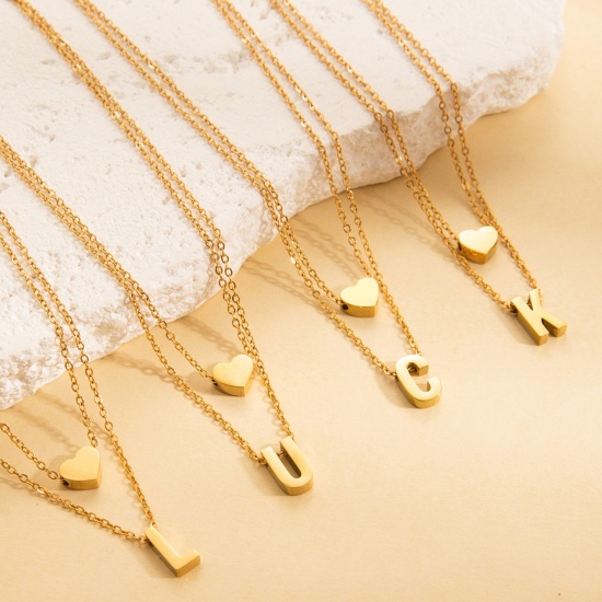 Imagen de Corazón Mayúscula Letra Mensaje " A-Z " Collar Múltiples Capas Al Por Mayor, Chapado en Oro de 18K 304 Acero Inoxidable Cadena de Cable Cruz, Mujeres Enchapado al Vacío día de San Valentín Estilo Ins Regalo Joyería Para Minorista, 45cm + 5cm longitud, 1 Unidad