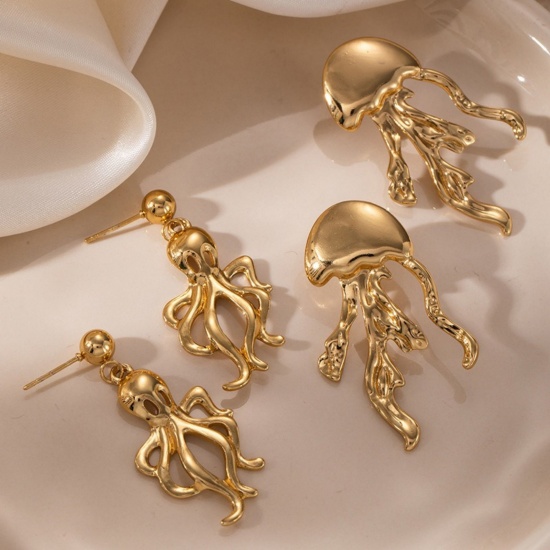 Picture of Wholesale Ocean Jewelry Stylish Ear Post Stud Earrings, 18K Gold Plated 201 Stainless Steel, Women's Eco-friendly Gift Jewelry Supply