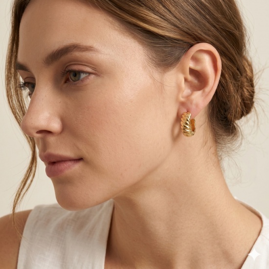 Picture of Wholesale Stylish Simple & Casual Hoop Earrings, Round 18K Gold Plated Brass, Women's Gift Jewelry Supply, 1 Pair