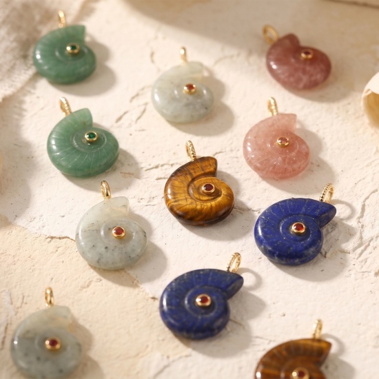 Bild von Messing und Edelstein Ozean Schmuck Charms Großhandel 18K Vergoldet Bunt Strandschnecke 26mm x 21mm
