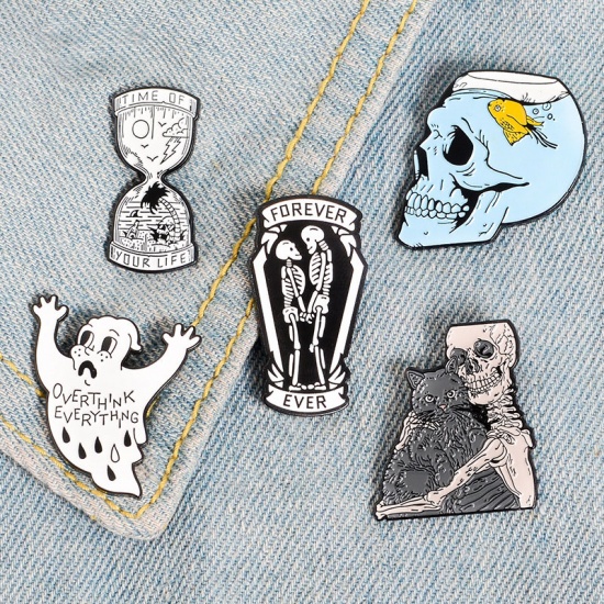 Picture of Halloween Pin Brooches Skeleton Skull Cat Black & Gray Enamel 1 Piece