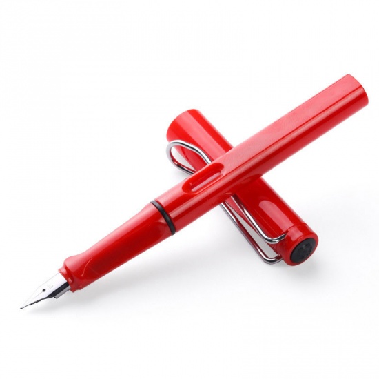 Immagine di Rosso: gli studenti usano la penna per calligrafia per dipingere