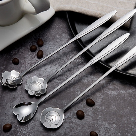 Immagine di Silver Tone - Style2 Set di cucchiai multi-stile in acciaio inossidabile con manico lungo Fiori Forma di cuore Tè freddo Cucchiaino da dessert Cucchiaio da cucina Bevande da tavola