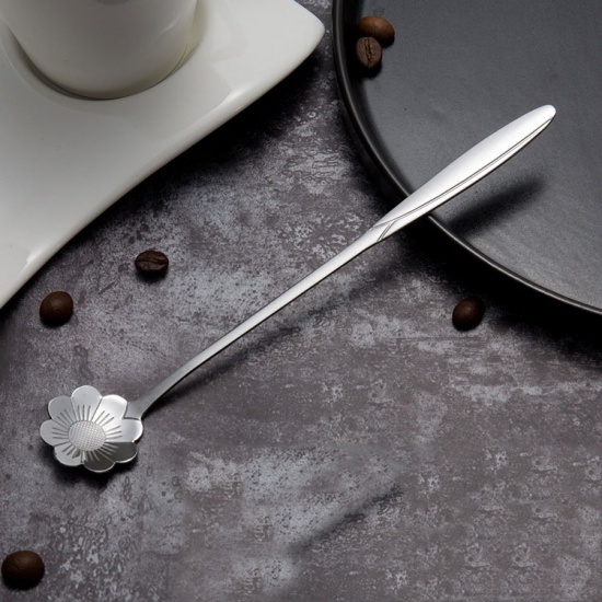 Immagine di Silver Tone - Set di cucchiai multiuso in acciaio inossidabile style4 con manici lunghi Fiori a forma di cuore Tè freddo Cucchiaino da dessert Cucchiaio da cucina Bevande da tavola