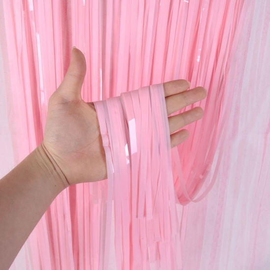 Immagine di PET Tinsel Fringe Tinsel Rosa Chiaro Nappine 200cm x 100cm , 1 Pacchetto