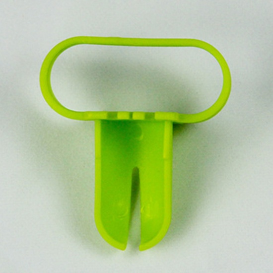 Picture of Plastic Balloon Tying Tool Green 75mm x 55mm, 1 Piece