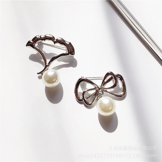 Picture of Pin Brooches Bowknot Silver Tone White Imitation Pearl 33mm x 30mm, 1 Piece