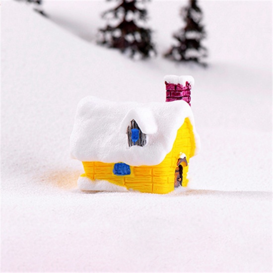 Immagine di Yellow - Christmas Mini Castle Small House Fairy Garden Miniatures Terrarium Figurines DIY Crafts Figure Moss Ornament Micro Landscape Décor