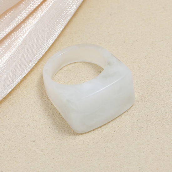 Picture of Resin Unadjustable Rings White Geometric 1 Piece