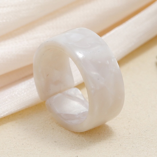 Picture of Resin Unadjustable Rings White Circle Ring 1 Piece