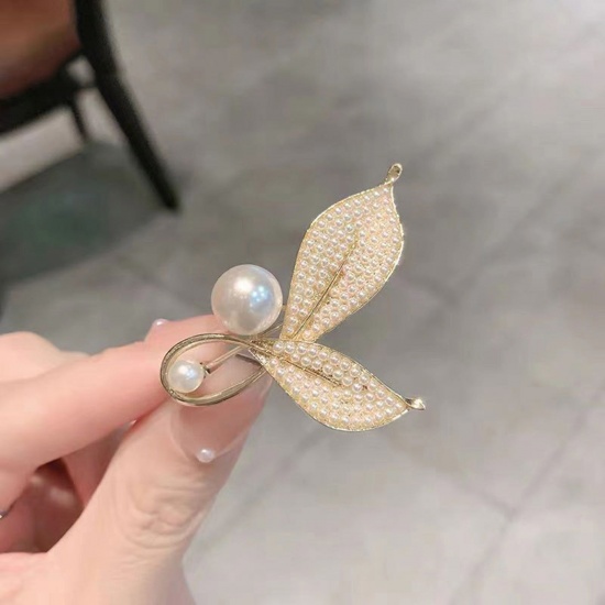 Picture of Exquisite Pin Brooches Leaf Gold Plated White Acrylic Imitation Pearl 4.7cm x 3cm, 1 Piece