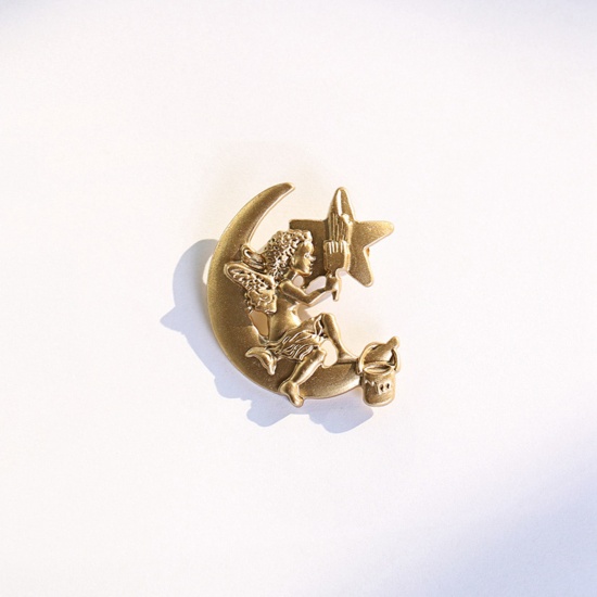 Immagine di 1 Pz Cammeo Spilla Luna Angelo Oro Opaco 4.5cm x 4cm