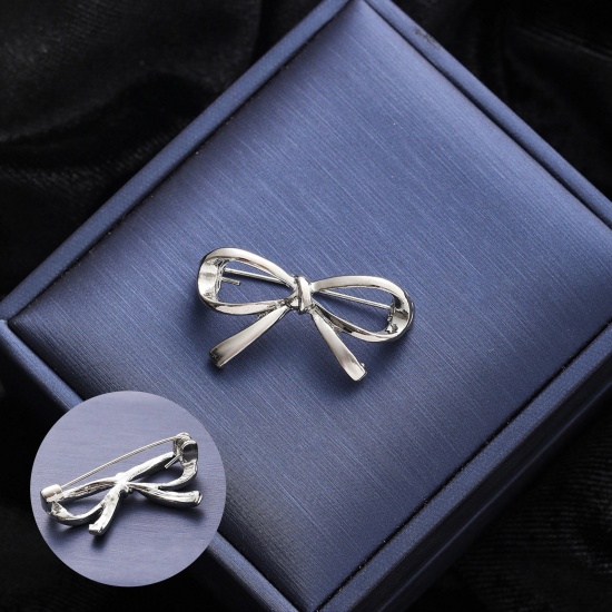 Immagine di 1 Pz Semplice Spilla Cravatta a Farfalla Tono Argento 3.4cm x 1.8cm