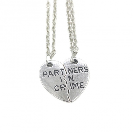Bild von 1 Set ( 2 Stück/Set) Beste Freunde Anhänger Halskette Silberfarbe Gebrochenes Herz Message " PARTNERS IN CRIME " 50cm lang
