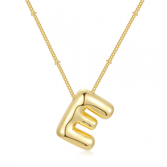 Imagen de Globo Mayúscula Letra Mensaje " E " Collar con Colgante Al Por Mayor, 18K Oro Real Chapado Latón Cadenas de Curb, Mujeres PVD Ecológico Impermeable Antioxidante Hipoalergénico Exquisito Elegante Regalo Joyería Para Minorista, 45cm + 5cm longitud, 1 Unidad