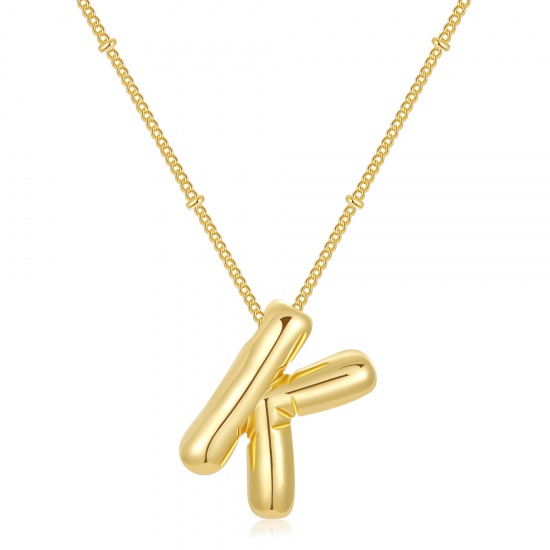 Imagen de Globo Mayúscula Letra Mensaje " K " Collar con Colgante Al Por Mayor, 18K Oro Real Chapado Latón Cadenas de Curb, Mujeres PVD Ecológico Impermeable Antioxidante Hipoalergénico Exquisito Elegante Regalo Joyería Para Minorista, 45cm + 5cm longitud, 1 Unidad