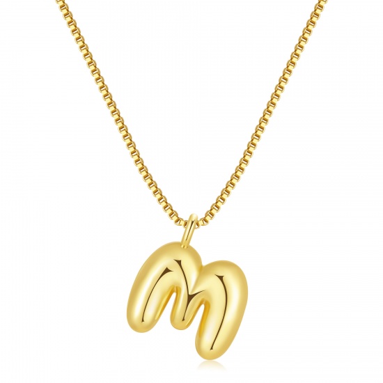 Immagine di Lettera Maiuscola Messaggio " M " Collana con Ciondolo All'Ingrosso, 18K Vero Oro Placcato Ottone Catena a Casella, Donne PVD Ecologica Impermeabile Anti-Ossidante Ipoallergenico Squisito Elegante Regalo Gioielli Per Rivenditore, 40cm + 5cm Lunghezza, 1 Pz