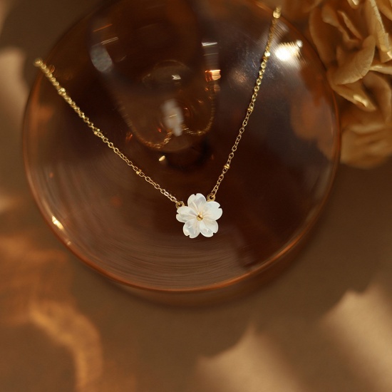 Picture of Eco-friendly Stylish 18K Real Gold Plated 304 Stainless Steel & Shell Link Cable Chain Flower Pendant Necklace 42cm(16 4/8") long, 1 Piece