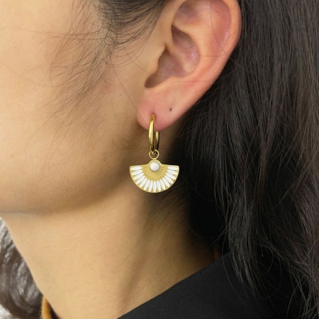 Image de Boucles d'Oreilles En Gros Plaqué Or Véritable 18K en 304 Acier Inoxydable, Ethnique Vintage Eventail Blanc Émail aux Femmes Hypoallergénique Cadeau Fournitures de Bijoux 3cm, 1 Paire