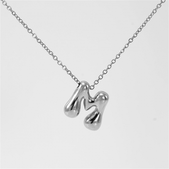 Image de 1 Pièce Collier à Pendentif Chaîne Maille Forçat Mignon en 304 Acier Inoxydable Respectueux de la Nature Hip Hop Argent Mat Alphabet Majuscule Lettre Initiale Mots" M " Creux Unisexe 45cm long