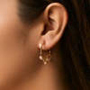 Изображение 1 Пара Экологичный Инс Стиль 18K настоящее золото с покрытием Латунь C форма Имитация жемчуга Серьги-кольца Для женщин 3.3см