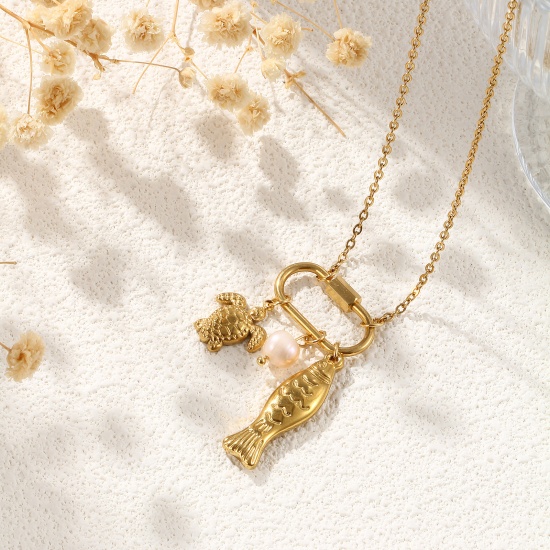 Immagine di 1 Pz Placcatura Sottovuoto Ecologica Squisito Gioielli Oceanici Oro Placcato Beige come Pesca Acciaio Inossidabile 304 & Perla Naturale Catena a Cavo Tartaruga Pesce Possibile Aprire Collana con Ciondolo Per Donne Regalo 48cm + 5cm Lunghezza