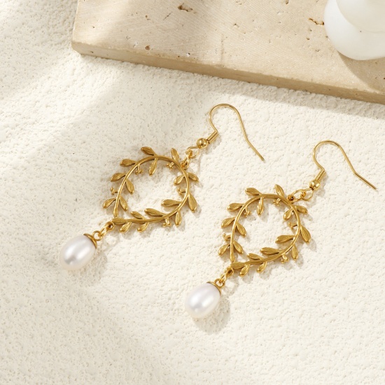 Imagen de 1 Par Recubrimiento al Vacío PVD Ecológico Elegante Exquisito 18K Oro Real Chapado Blanco Acero Inoxidable 304 & Perla Natural Hoja Pendientes Para Mujeres Regalo 6.6cm x 2.3cm, Tamaño del Poste/Cable: 0.7mm(21 gauge)