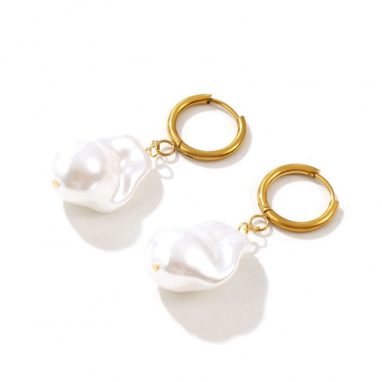 Image de 1 Paire Boucles d'Oreilles Créoles Baroque en 304 Acier Inoxydable & Acrylique Placage Sous Vide Écologique Sucré & Mignon Irrégulier Doré Blanc Imitation Perles Cadeau Pour Femmes 4.6cm x 1.6cm, Taille de Fil: 1mm(taille 18)