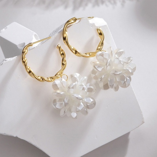 Picture of Wholesale Stylish Dainty Earrings, Flower White 18K Gold Plated 304 Stainless Steel & Acrylic, Women's Vacuum Plating Gift Jewelry Supply, 2.5cm x 5cm, 1 Pair