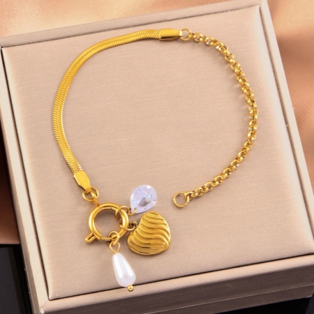 Picture of Wholesale Heart Imitation Pearl 304 Stainless Steel Charm Bracelets, 18K Gold Plated Eco-friendly PVD Vacuum Plating, Women's Valentine's Day Stylish Gift Jewelry Supply, 18cm(7.1") long, 1 Piece
