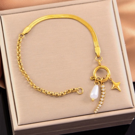 Picture of Wholesale Star Imitation Pearl 304 Stainless Steel Charm Bracelets, 18K Gold Plated Eco-friendly PVD Vacuum Plating, Women's Simple Stylish Gift Jewelry Supply, 18cm(7.1") long, 1 Piece